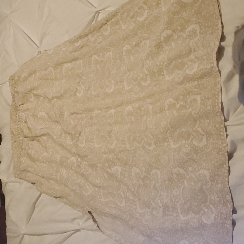 Skirt with slits in each side